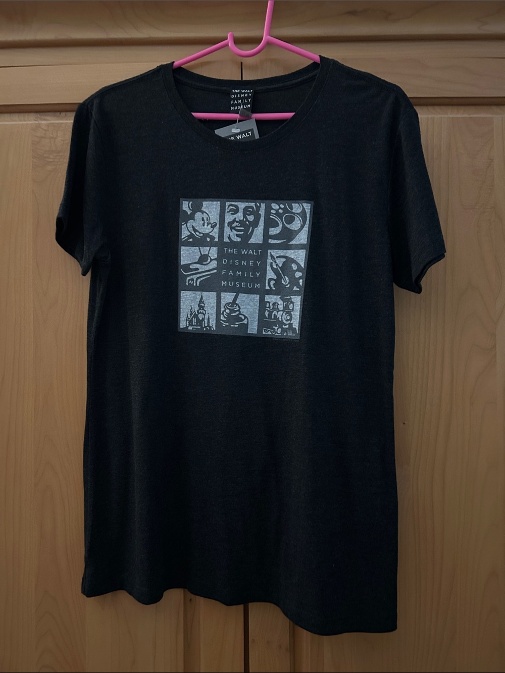 Walt Disney Museum Black Adult Women’s Tshirt size XL
